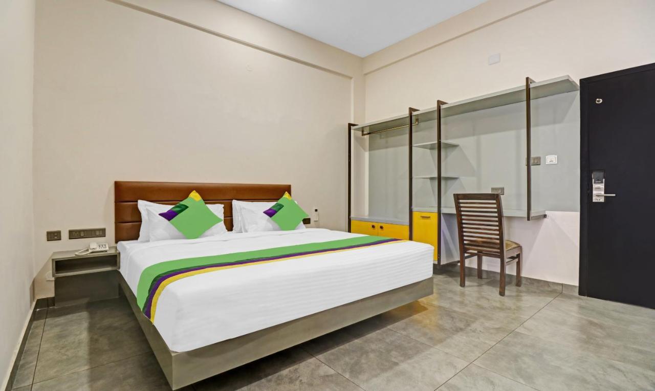 Treebo Grand Vistara Airport Suites Kochi Eksteriør bilde